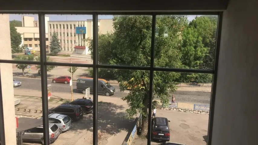 Продаеться діючий торговий центр , VIP, у центі м. Іршава
