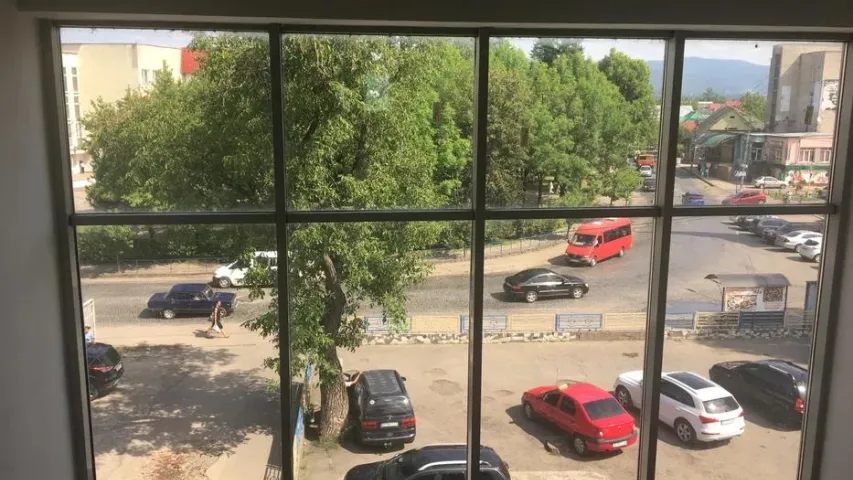 Продаеться діючий торговий центр , VIP, у центі м. Іршава