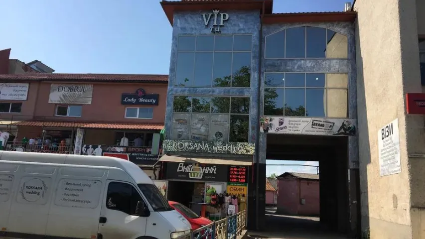 Продаеться діючий торговий центр , VIP, у центі м. Іршава